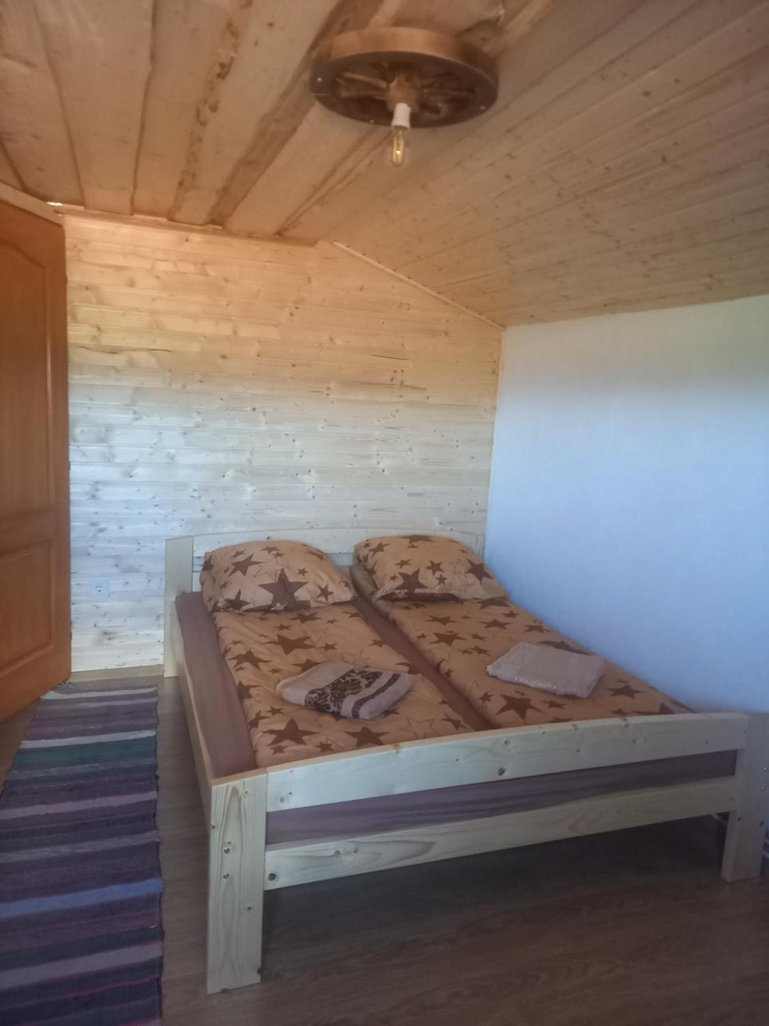 Narcise Kulcsoshaz Villa Joseni  Exteriör bild